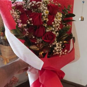 El Bouquet Ámbar combina calidez, elegancia y sofisticación en un diseño floral ideal para obsequios memorables. Floristería Imperio.