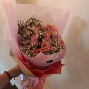 El Bouquet Amor Infinito expresa cariño y elegancia con un diseño floral que simboliza afecto duradero y momentos especiales. Floristería Imperio.