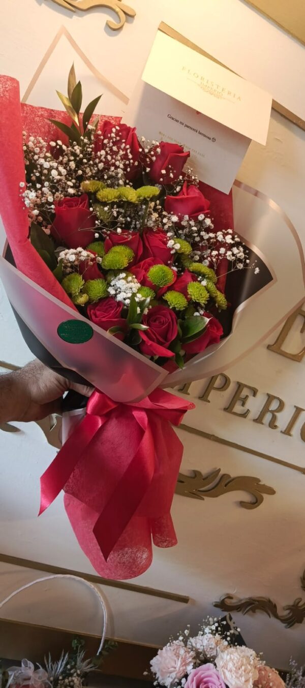 Bouquet Encanto de Rosas Floristería Imperio Bouquet Encanto de Rosas arreglo floral