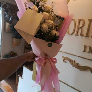 Bouquet Jardín Algodón arreglo floral elegante en tonos suaves