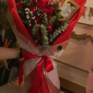 Bouquet Liria arreglo floral elegante en tonos suaves