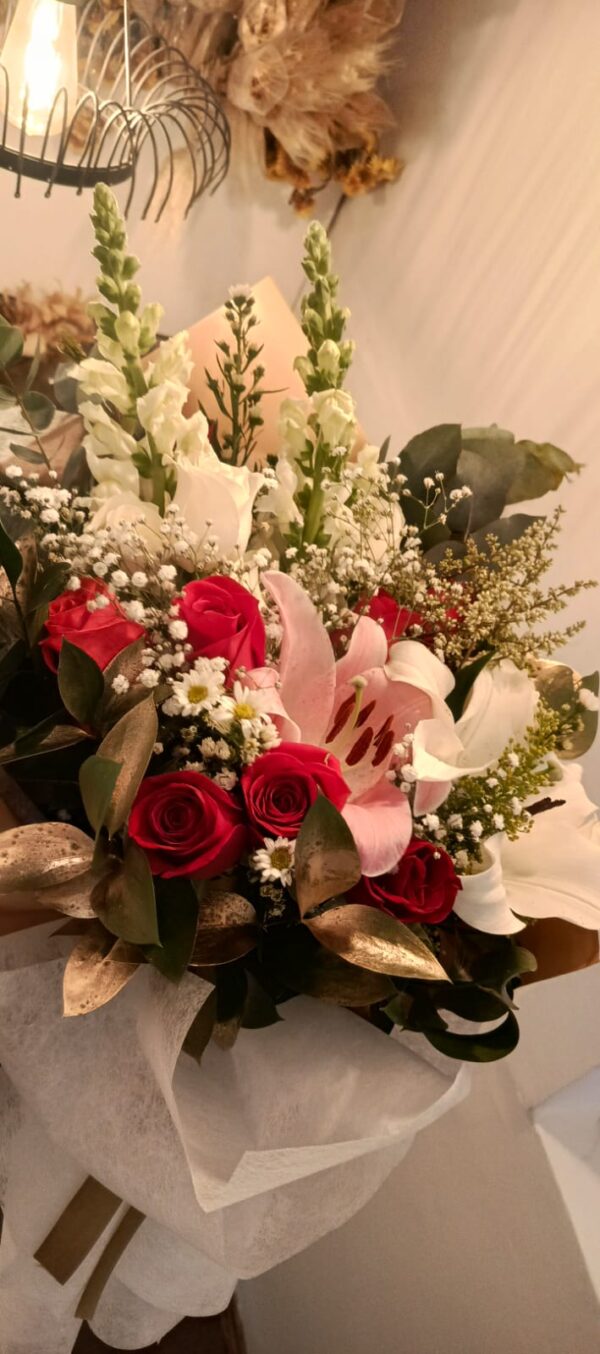 Bouquet Lirio Imperial arreglo floral elegante con lirios