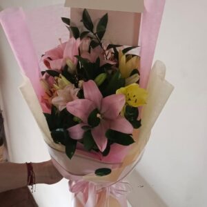 Bouquet Lirios Imperiales arreglo floral imponente con lirios